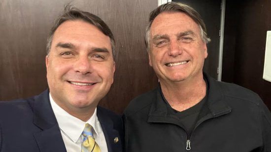 Flávio Bolsonaro Insiste no Voto Impresso e Reacende Debate Eleitoral